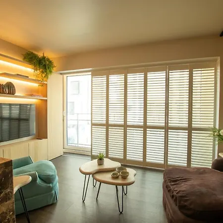 아파트 Unique For 2 Near The Beach In *
